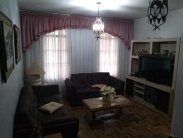 Alugar Casa / Padrão em São José dos Campos. apenas R$ 640.000,00