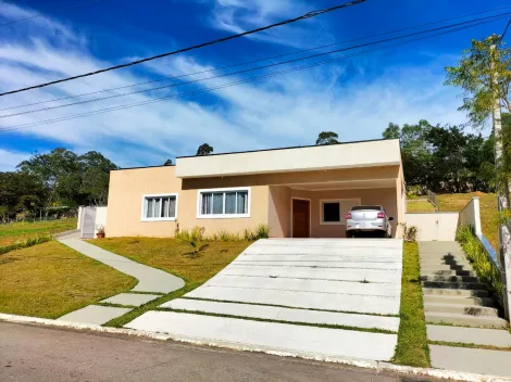 Casa em condomínio fechado para venda com 03 dorms e com 1 suíte - 201m² em Jambeiro - SP