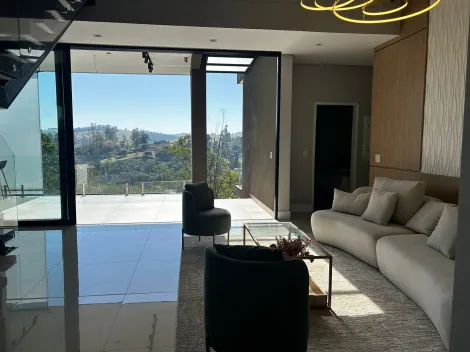 Casa ampla e moderna com 4 quartos e 2 suítes - 317m² com vista permanente no Recanto Santa Barbara | Jambeiro - SP